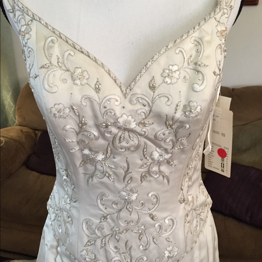 💍 New DEMETRIOS Ivory Wedding DRESS Beaded Floral 6 - Picture 3 of 16